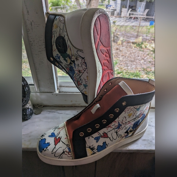 Christian Louboutin - Picture 2 of 4